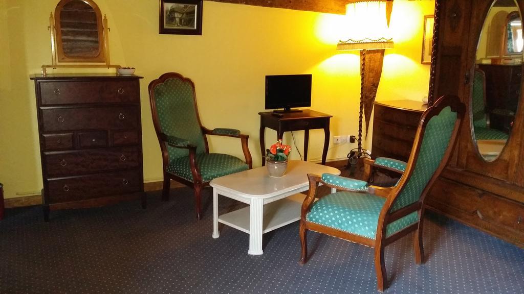 Les Trois Cheminees Chambres D'Hotes Livarot-Pays-d'Auge Exterior photo